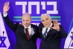 Two former Israel PMs unite to challenge Netanyahu in elections