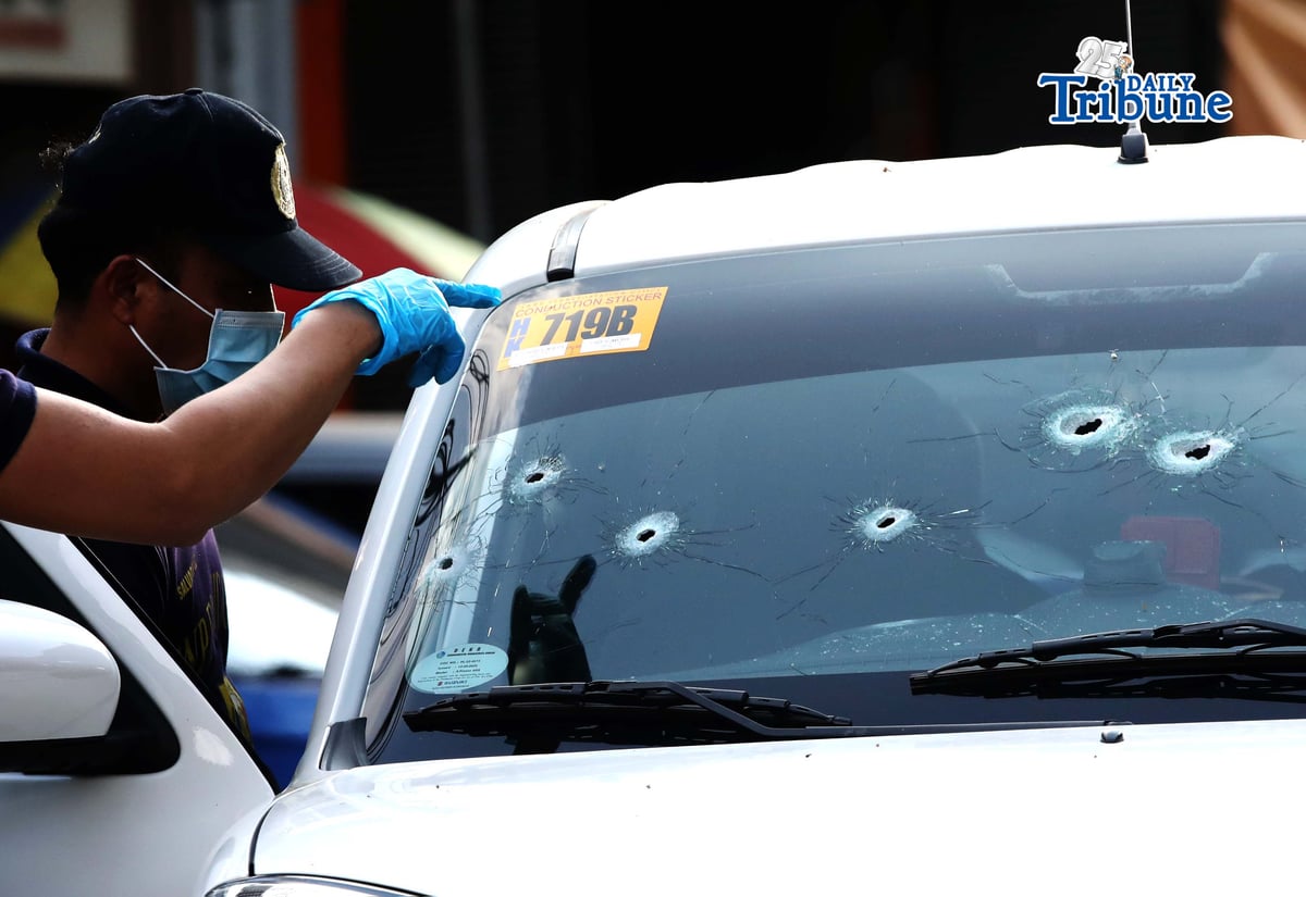 (April 28 2026) Scene of the Crime Operative SOCO gather evidence following an alleged ambush of two unidentified persons injured by a tandem at the corner of Timog Avenue and EDSA in Quezon City on Tuesday, April 28, 2026. Photo/Analy Labor