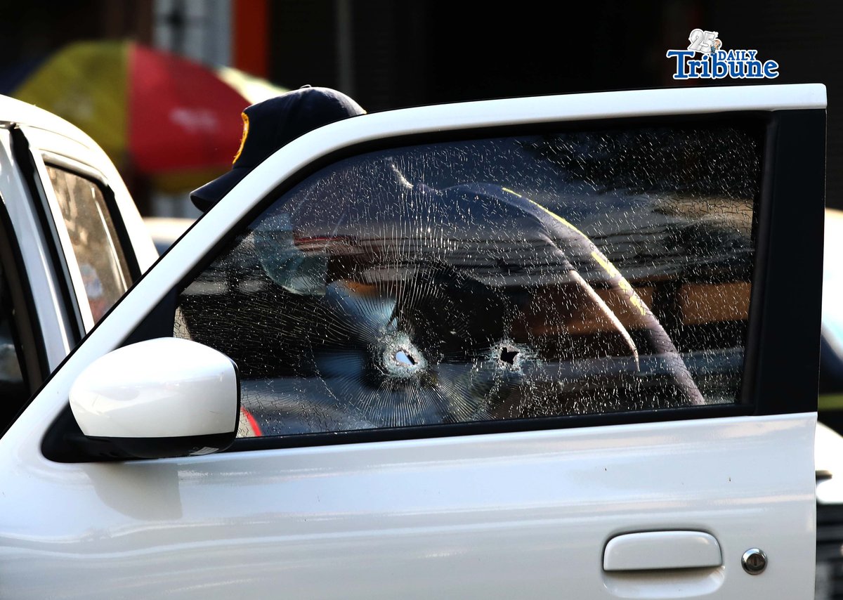 (April 28 2026) Scene of the Crime Operative SOCO gather evidence following an alleged ambush of two unidentified persons injured by a tandem at the corner of Timog Avenue and EDSA in Quezon City on Tuesday, April 28, 2026. Photo/Analy Labor