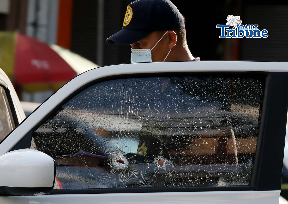 (April 28 2026) Scene of the Crime Operative SOCO gather evidence following an alleged ambush of two unidentified persons injured by a tandem at the corner of Timog Avenue and EDSA in Quezon City on Tuesday, April 28, 2026. Photo/Analy Labor