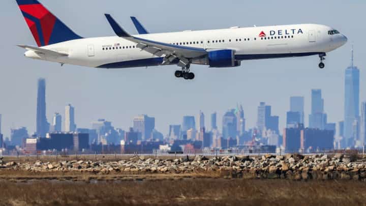 Baby born mid-flight on Delta Air Lines flight