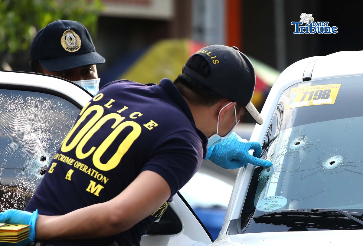 (April 28 2026) Scene of the Crime Operative SOCO gather evidence following an alleged ambush of two unidentified persons injured by a tandem at the corner of Timog Avenue and EDSA in Quezon City on Tuesday, April 28, 2026. Photo/Analy Labor