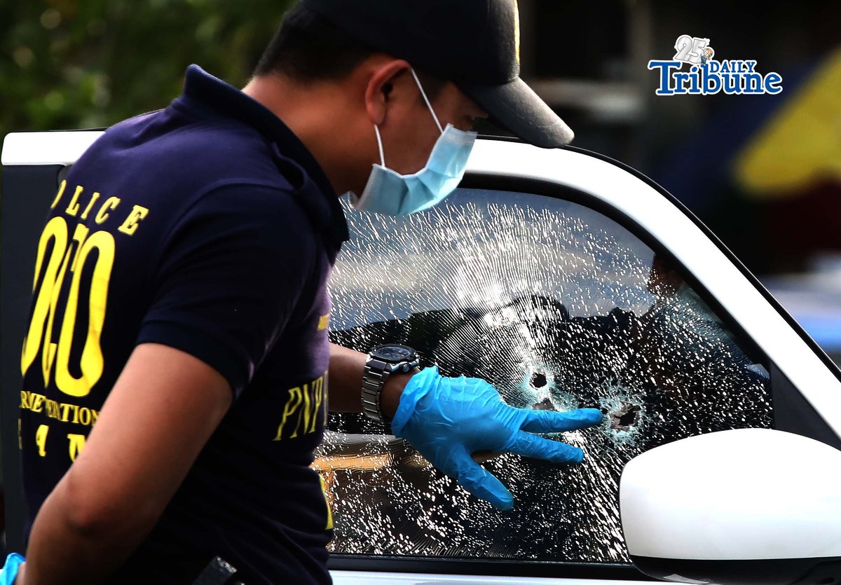 (April 28 2026) Scene of the Crime Operative SOCO gather evidence following an alleged ambush of two unidentified persons injured by a tandem at the corner of Timog Avenue and EDSA in Quezon City on Tuesday, April 28, 2026. Photo/Analy Labor