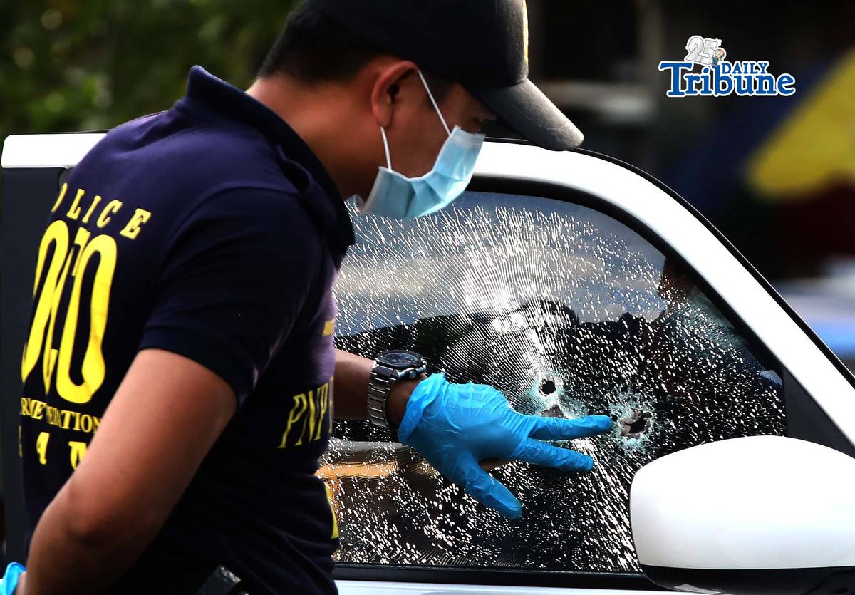(April 28 2026) Scene of the Crime Operative SOCO gather evidence following an alleged ambush of two unidentified persons injured by a tandem at the corner of Timog Avenue and EDSA in Quezon City on Tuesday, April 28, 2026. Photo/Analy Labor