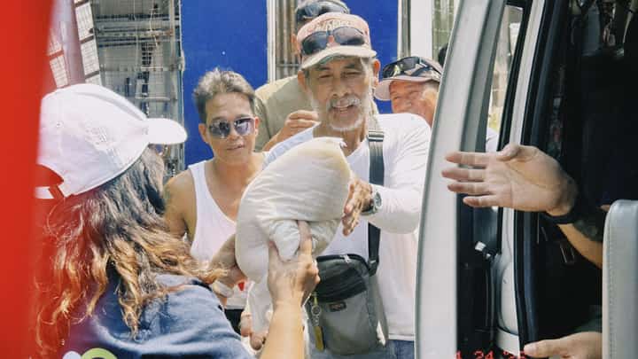 Around 100 drivers of jeepneys, tricycles and buses plowing the town of Mariveles were given food and a kilo of rice as part of AboitizPower Corporation’s Project Saysay during the month of April in Mariveles, Bataan.