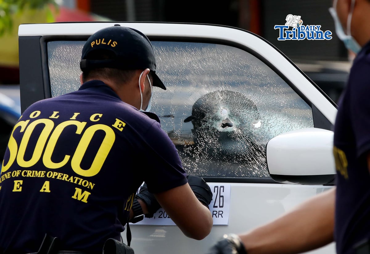 (April 28 2026) Scene of the Crime Operative SOCO gather evidence following an alleged ambush of two unidentified persons injured by a tandem at the corner of Timog Avenue and EDSA in Quezon City on Tuesday, April 28, 2026. Photo/Analy Labor