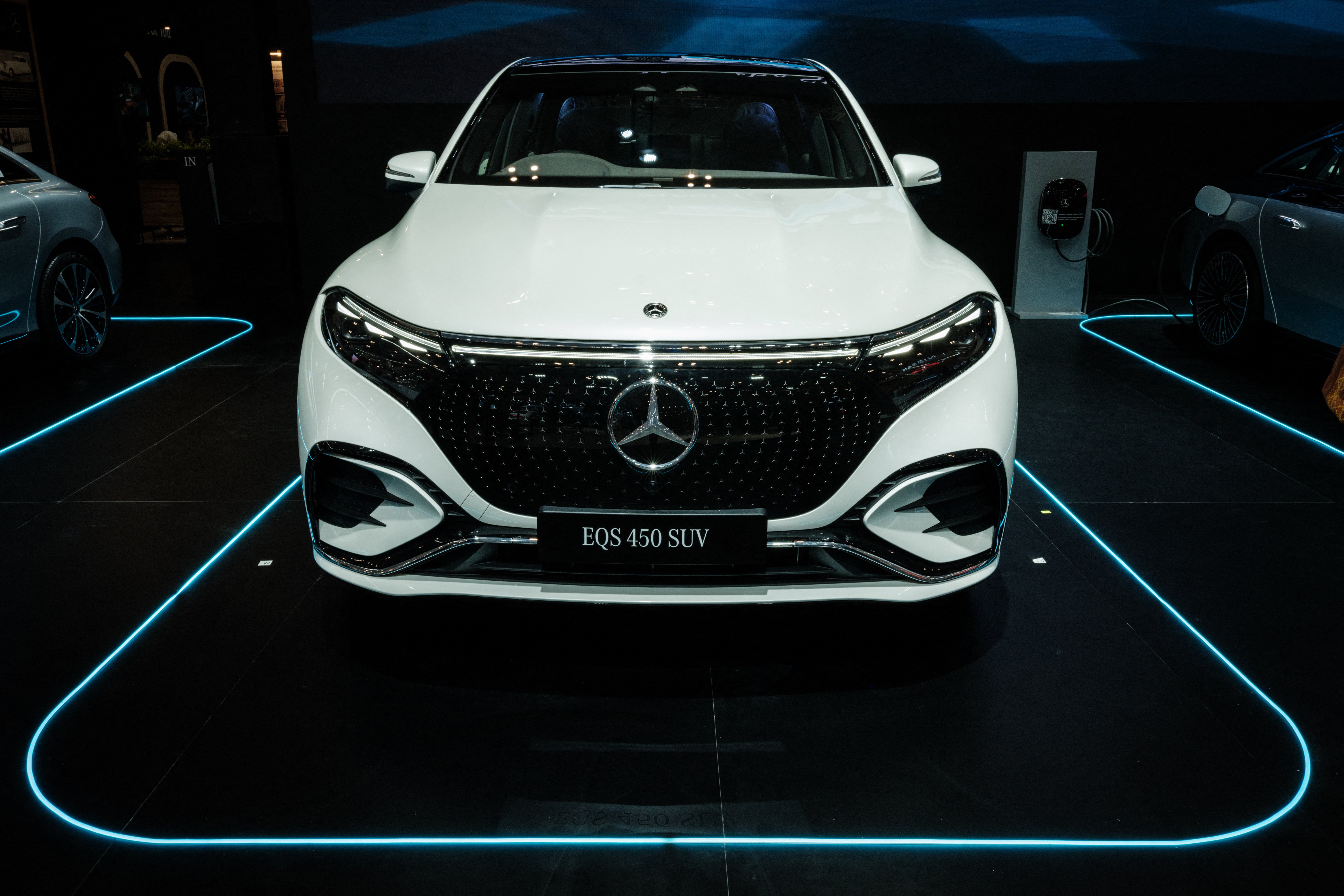 Mercedes-Benz profit slides amid cutthroat Chinese market