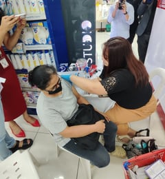 Pharmacies take lead in nationwide adult vaccination push