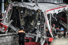 Death toll from train crash: 16 women
