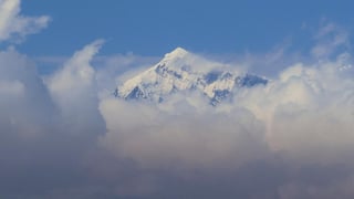 Aussie climbing Everest after triathlon