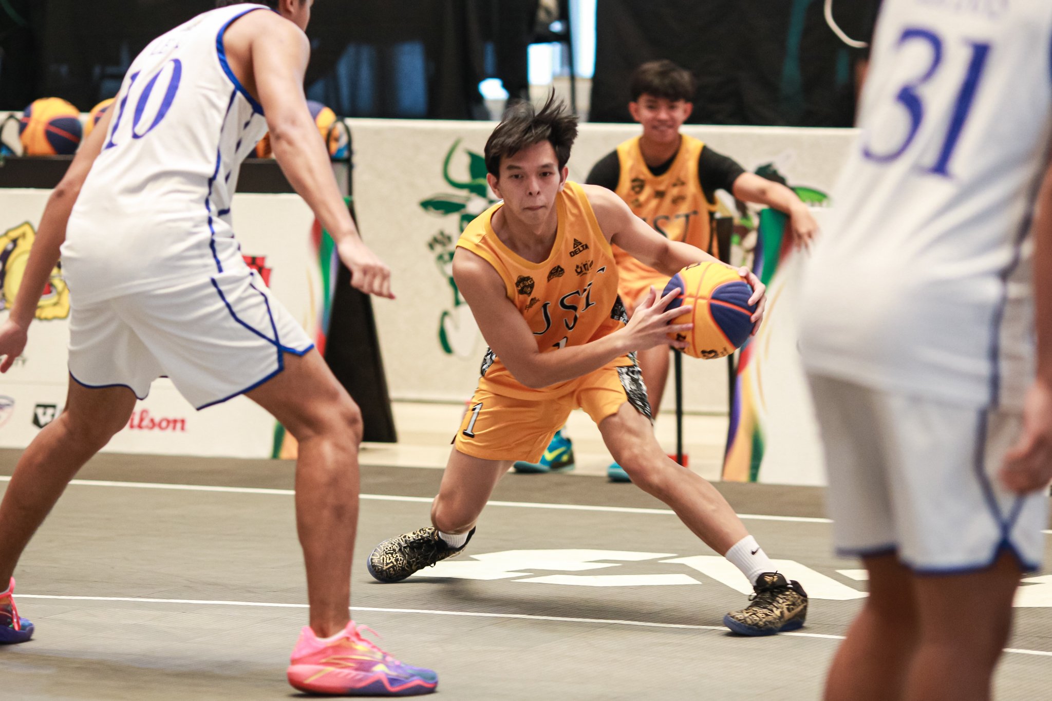 Ludovice sizzles, keeps UST perfect