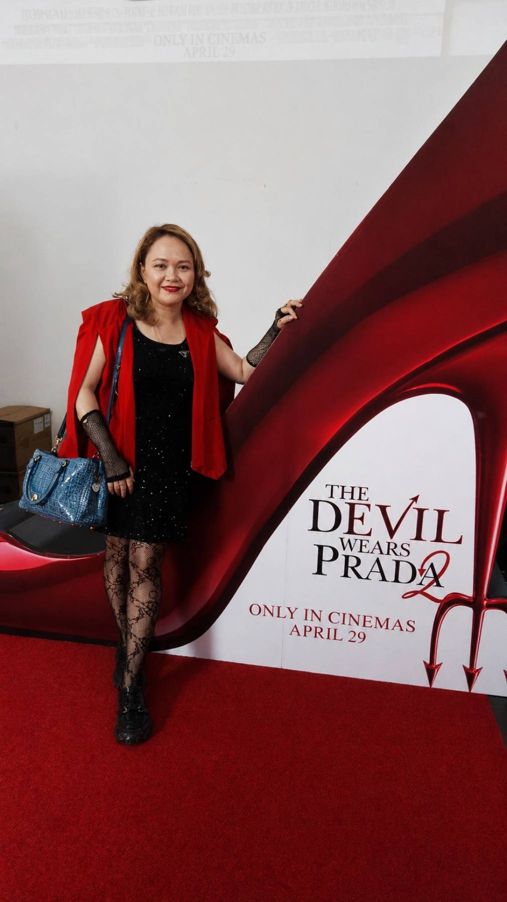 THE author wearing Prada black dress and carrying Prada bag at the ‘Devil Wears Prada 2’ premiere.