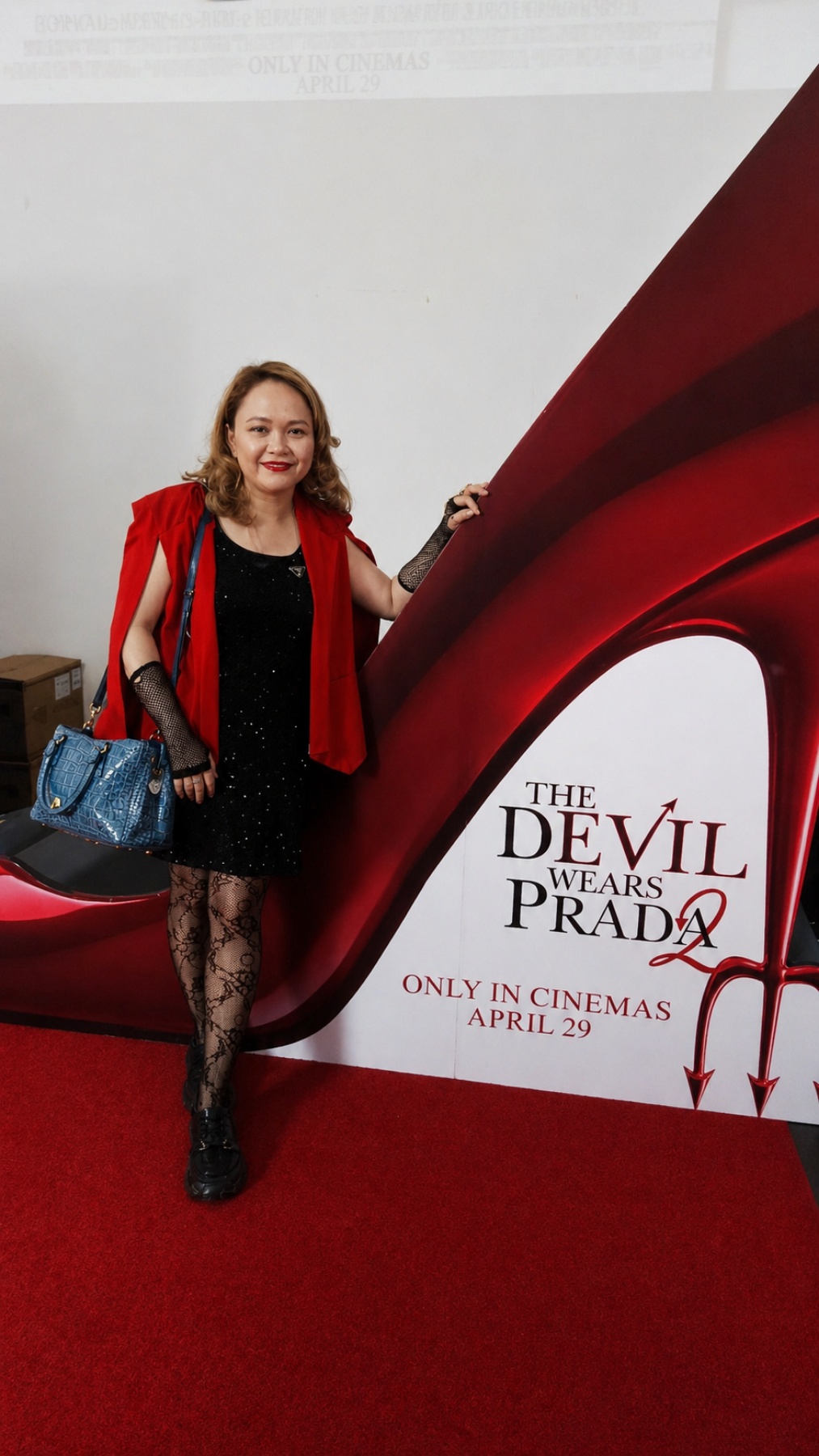 THE author wearing Prada black dress and carrying Prada bag at the ‘Devil Wears Prada 2’ premiere.