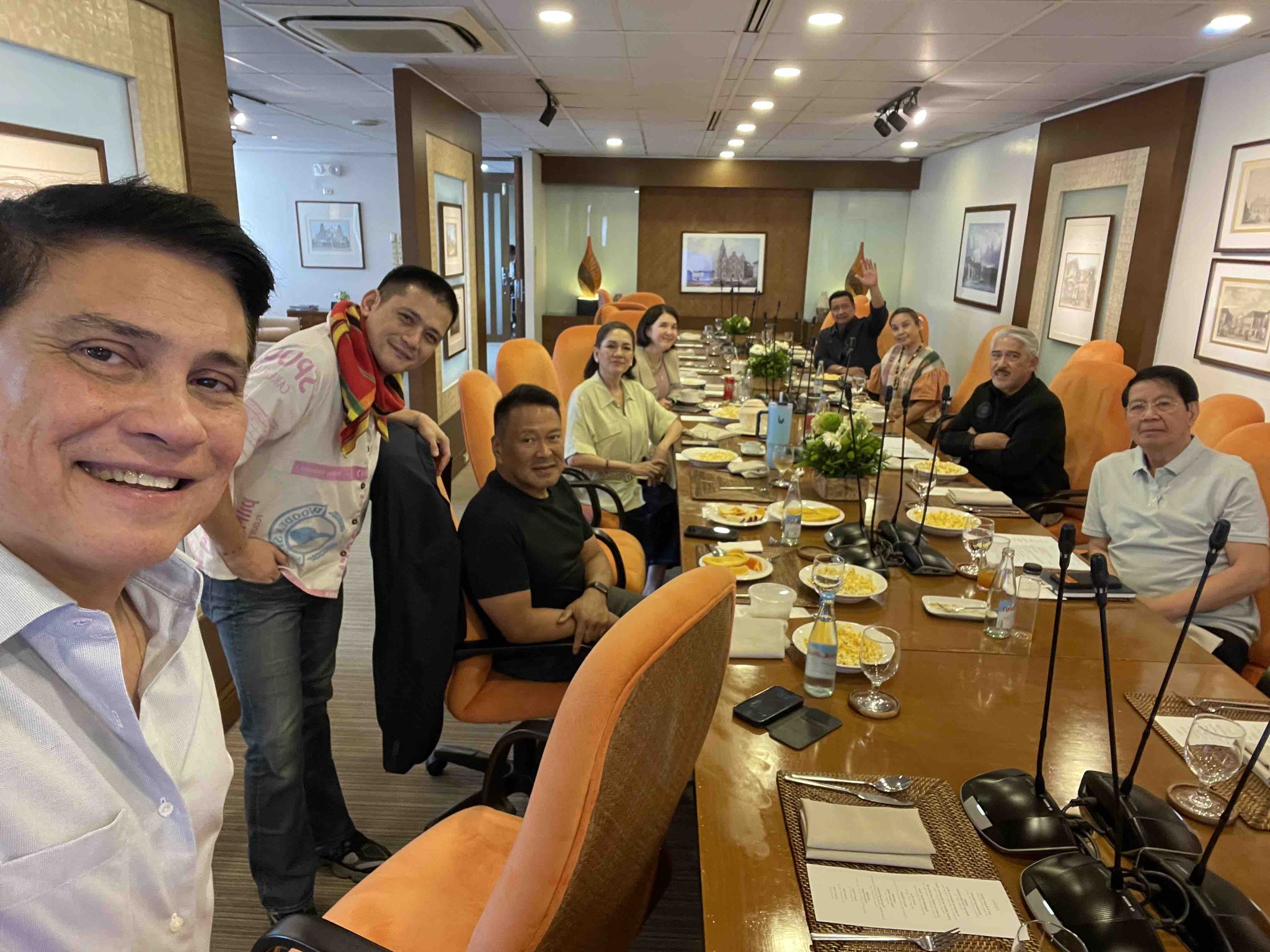 ONLY PADILLA FROM OPPOSITION: Minority boycotts Senate caucus on impeachment preps?