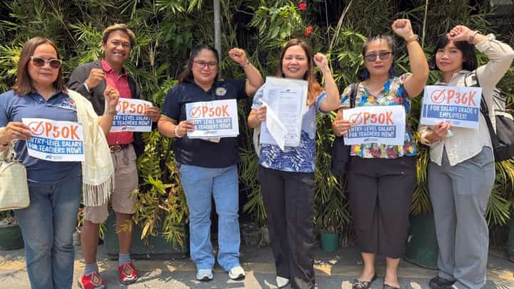 ACT brings petition to Malacañang, presses for ‘living wage’
