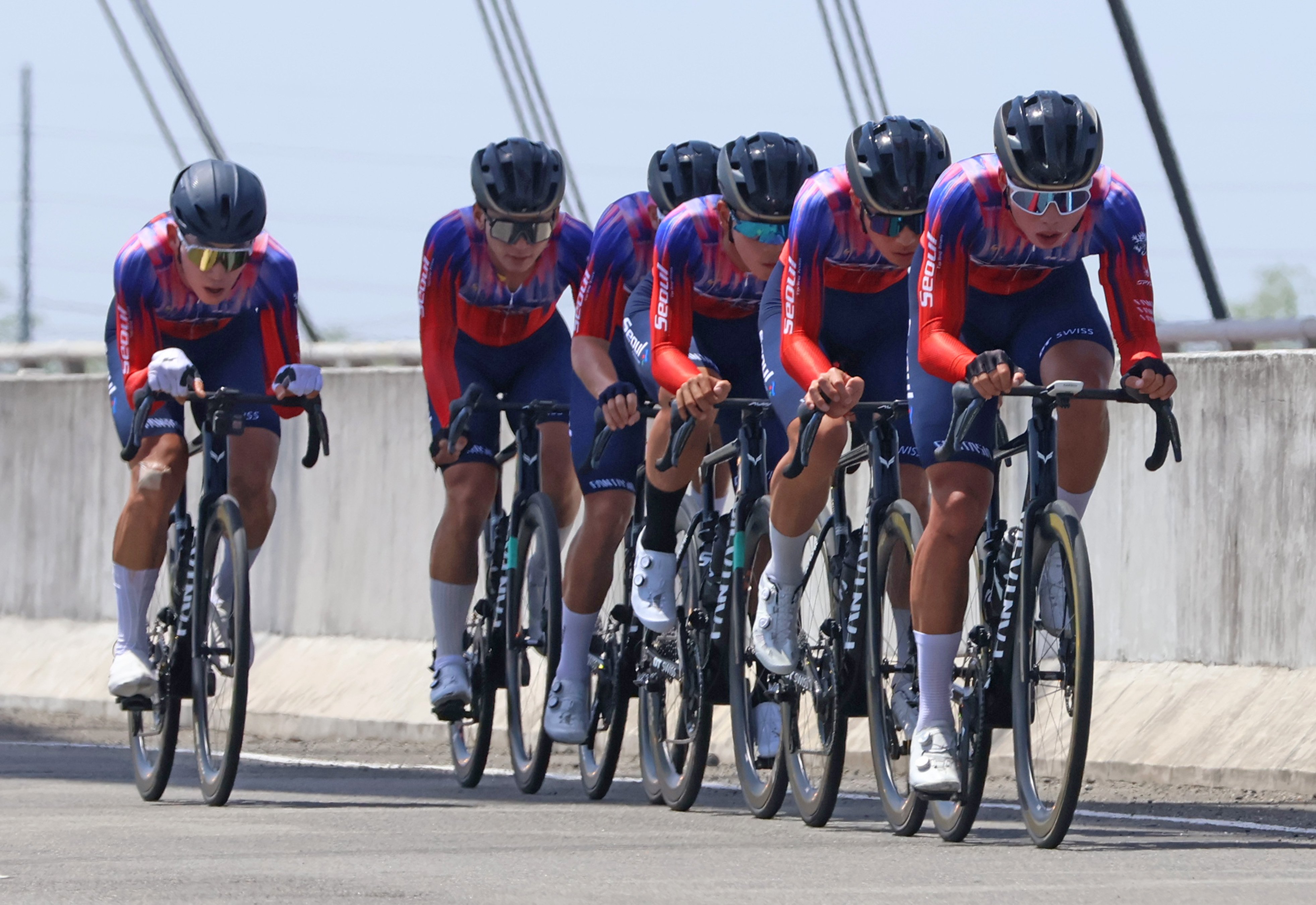 Seoul sensations: Koreans outduel local stars, rule team time trial