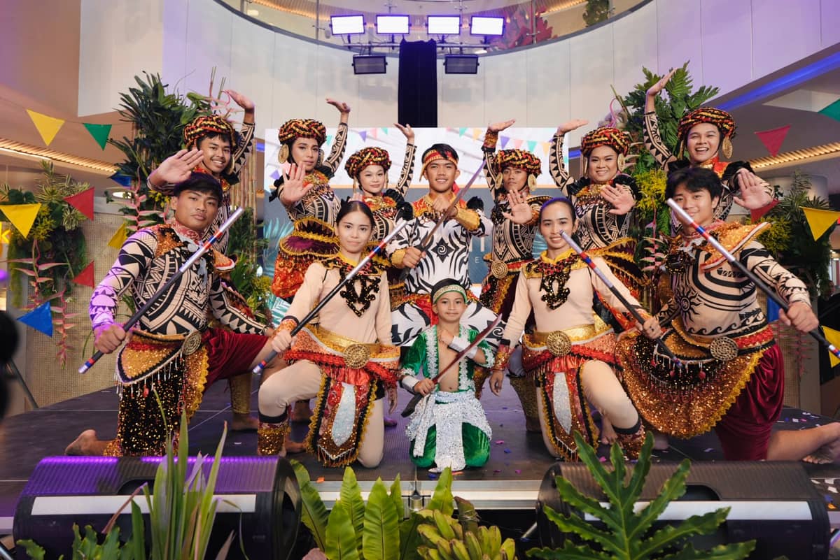 Kadaugan sa Mactan dancers and drumbeaters.
