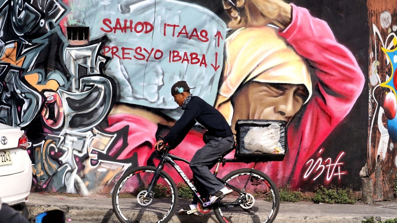 Workers demand Marcos’ attention