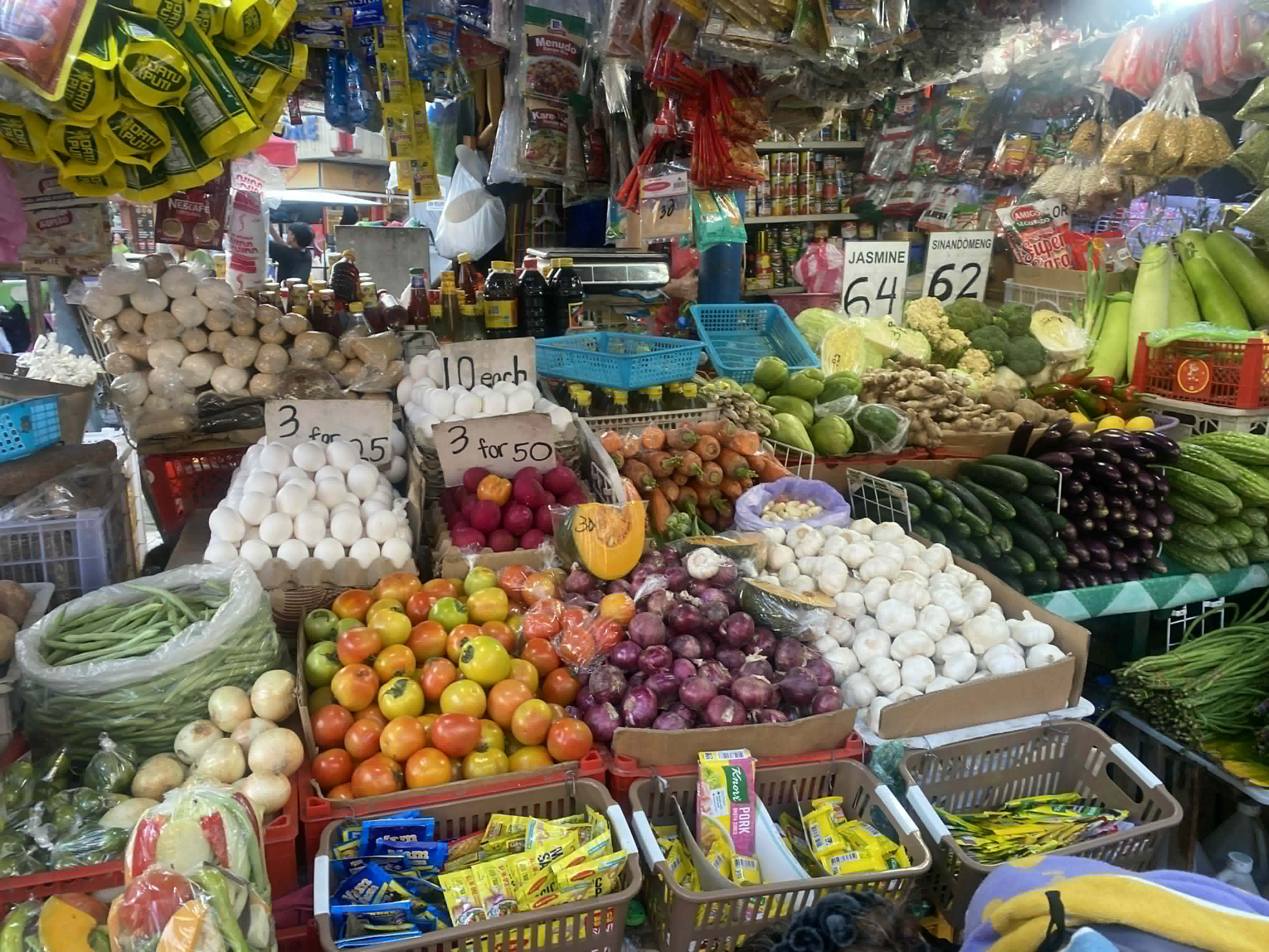 Labor Day remains a ‘kayod’ day for supermarket vendors