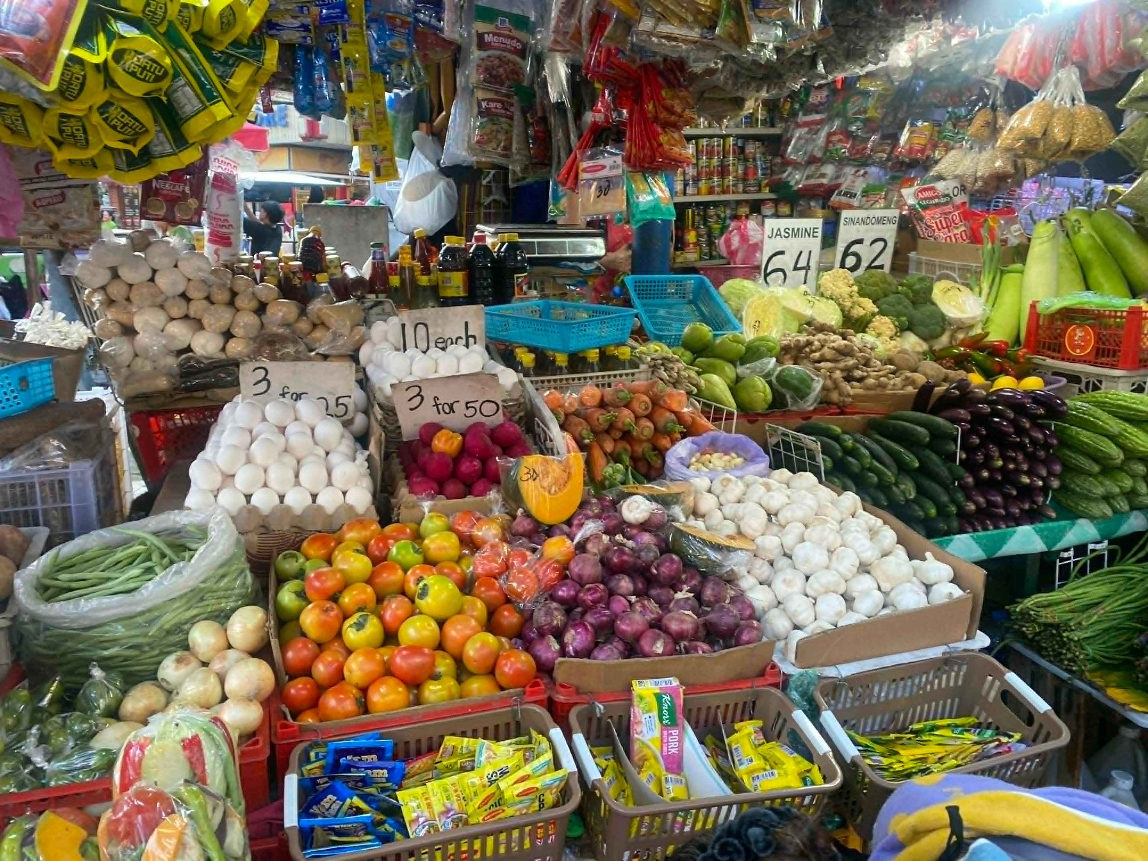 Labor Day remains a ‘kayod’ day for supermarket vendors