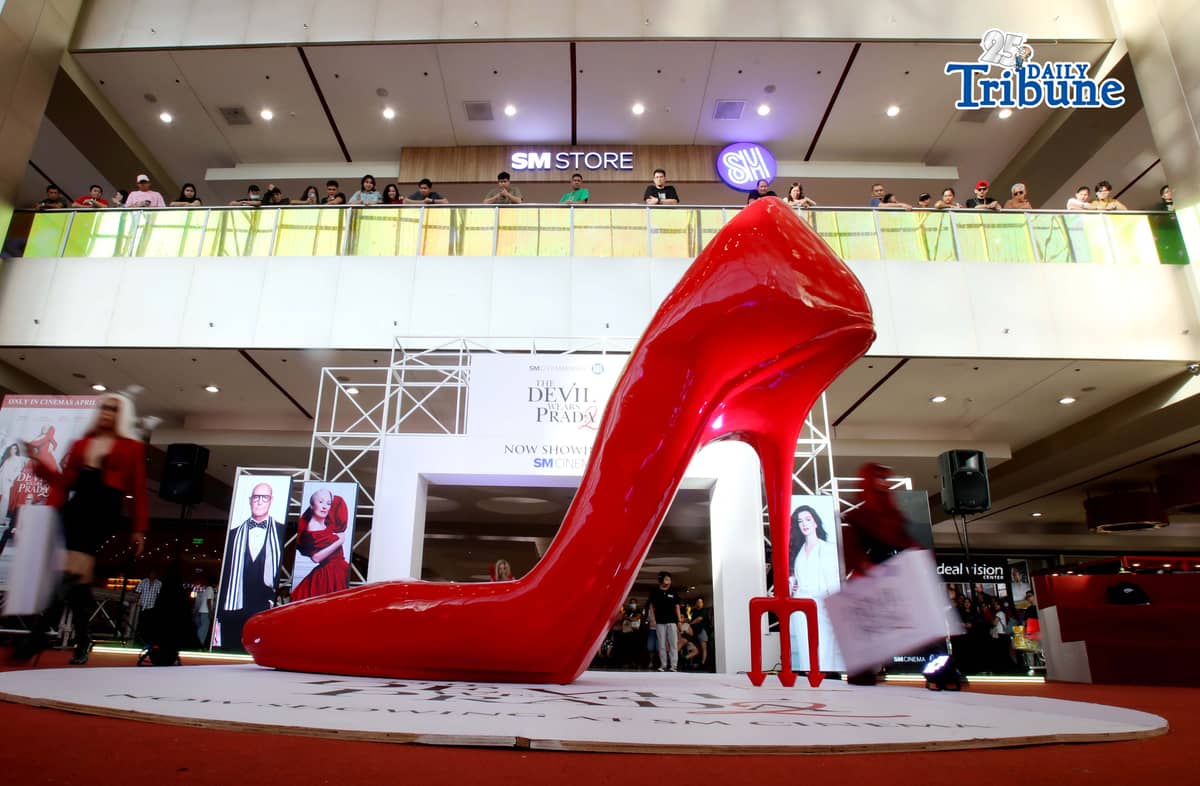 (May 02 2026) Drag performer Sofia Trazona along with more than a hundred models and fashion enthusixasts strutted on the long runway for Stiletto Walk at SM City Marikina on Saturday May 2 2026, in promotion of the blockbuster movie sequel The Devil Wears Prada 2. Photo/Analy Labor