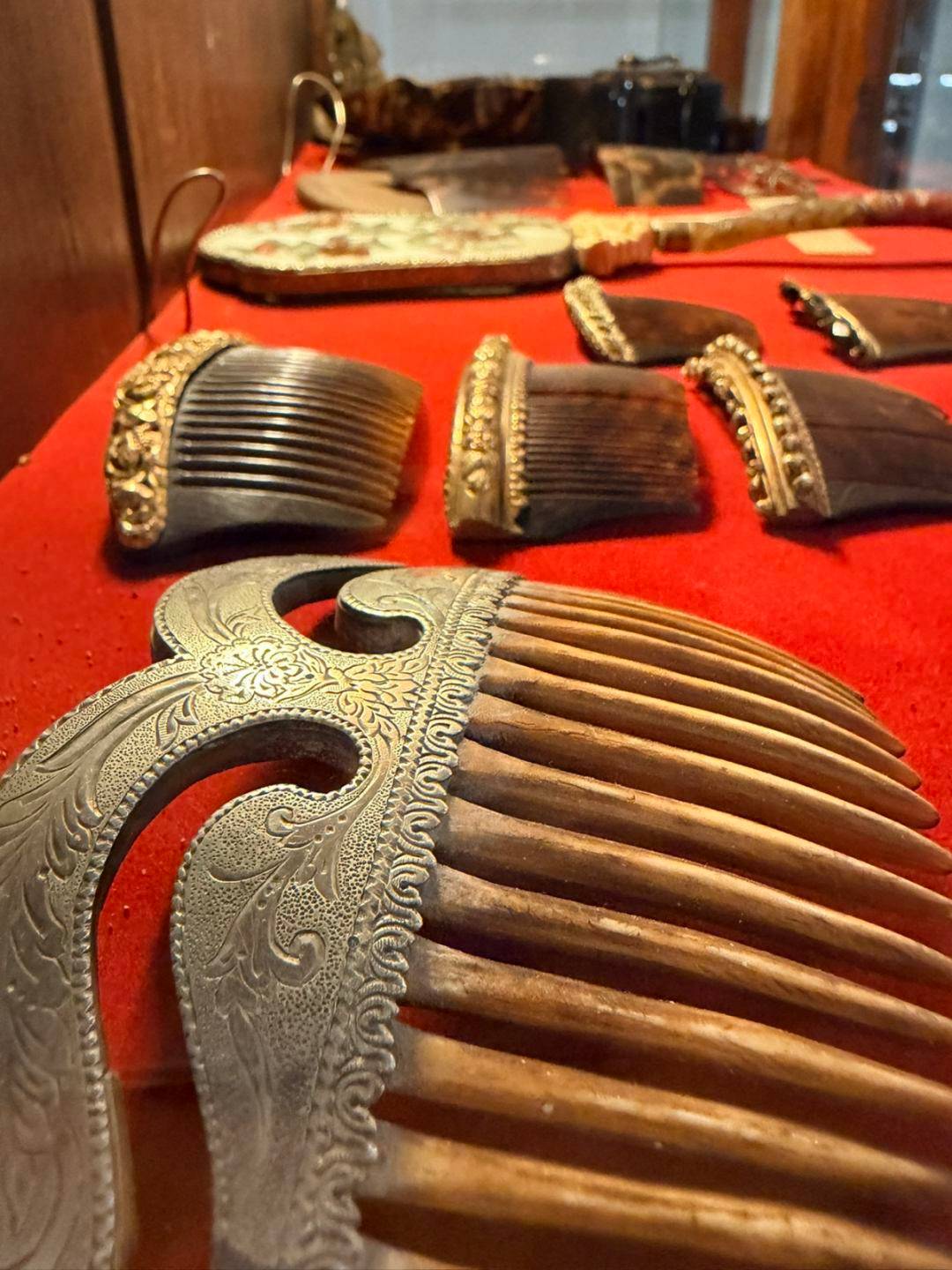Vintage metal clips designed to adorn women’s hair.