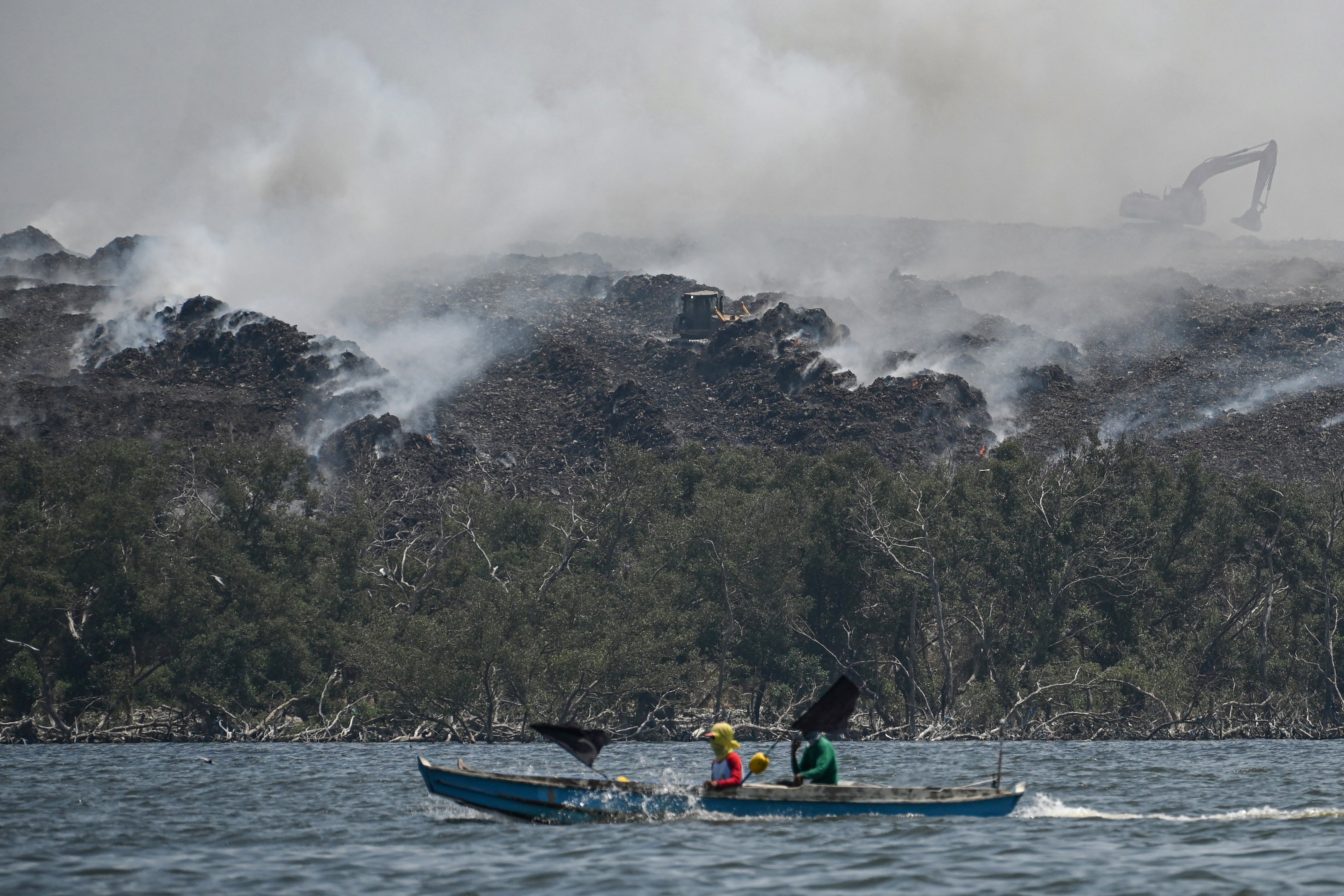 Bishop David leads oratio imperata amid landfill fire