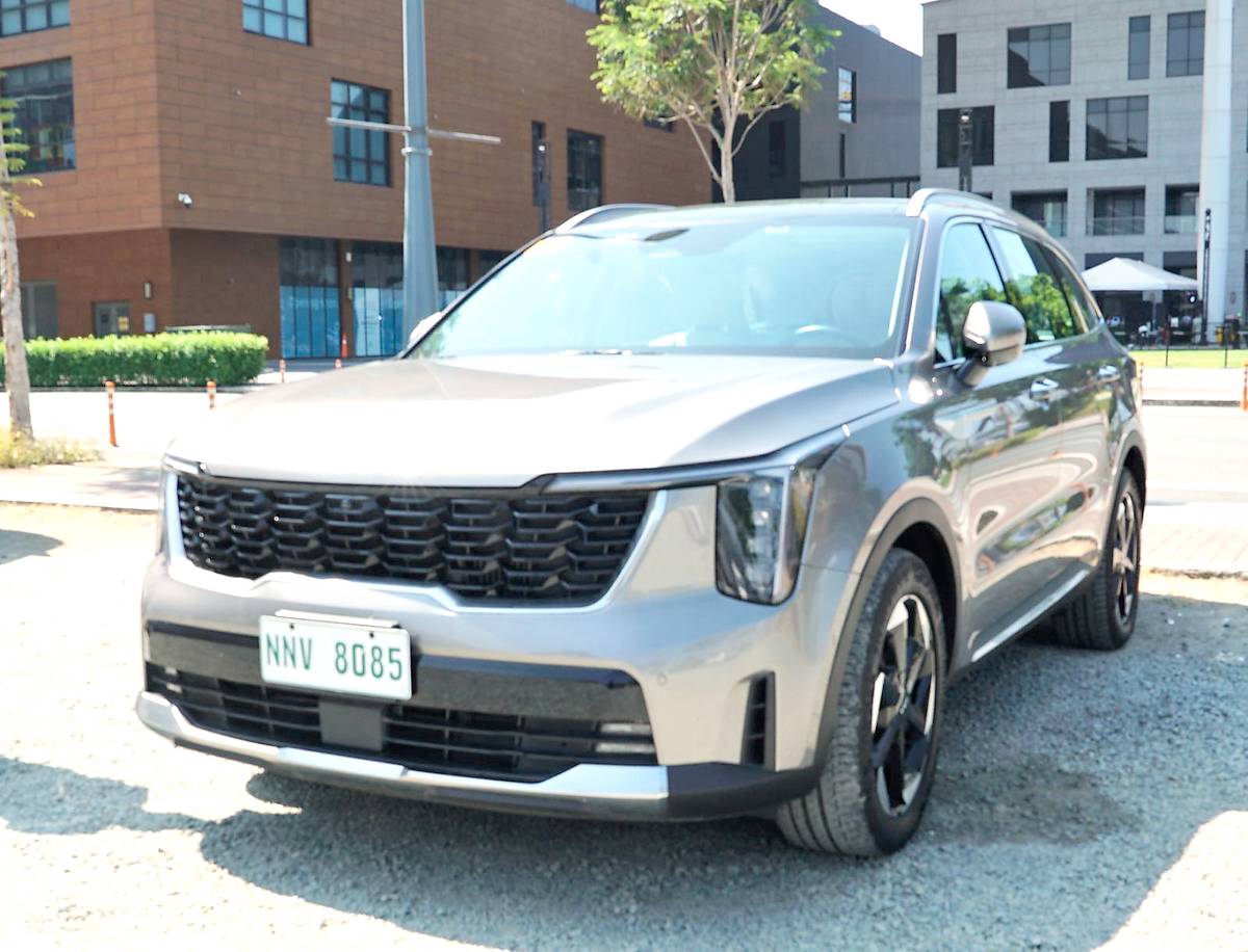 Got the look The Kia Sorento Turbo Hybrid is best driven — alone or with friends.