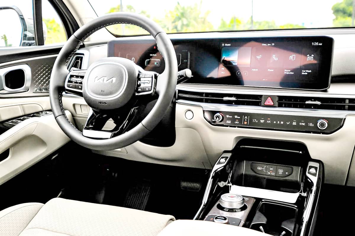 FRONT view For the drives the steering wheel and the front panel give the Sorento a look that say ‘Stay and drive safe.’