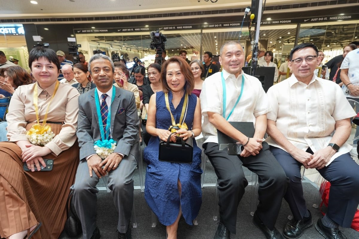 H.E. Yuliia Fediv (Ambassador of Ukraine), H.E. Mohammad Sarwar Mahmood (Ambassador of Bangladesh), Elizabeth Sy, Joaquin L. San Agustin, and Atty. Federico Tancongco.