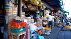 Vendors, residents modify routines amid rising temperatures