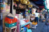 Vendors, residents modify routines amid rising temperatures