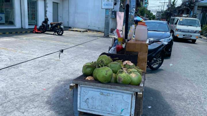 Residents across the metro this Sunday are coping with dangerous heat levels by different solutions to protect themselves from extreme temperatures.