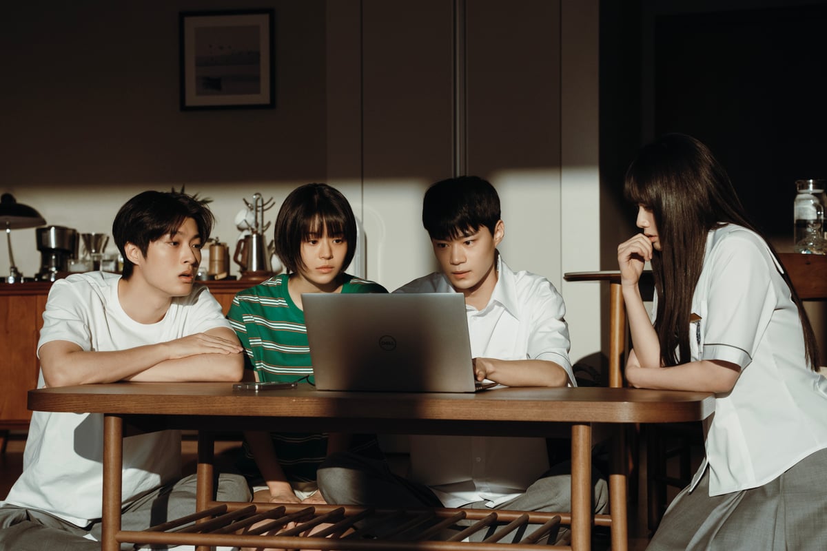 BAEK Sun Ho as Kim Geon Woo, Jeon So Young as Yoo Se Ah, Hyun Woo Seok as Kang Ha Joon, Kang Mi Na as Lim Na Ri in 'If Wishes Could Kill.'