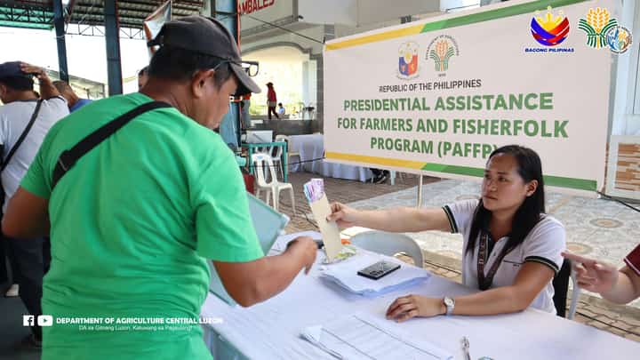 DA gives cash aid to 1,200 Zambales farmers