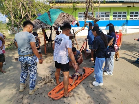 PCG rescues 3-year-old from near-drowning in Aringay, La Union