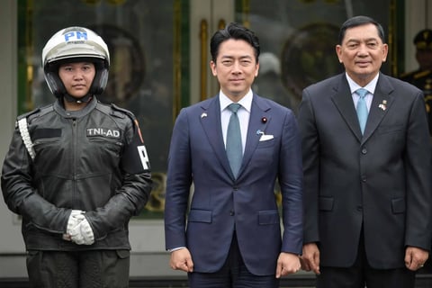 Ministers discuss defense ties