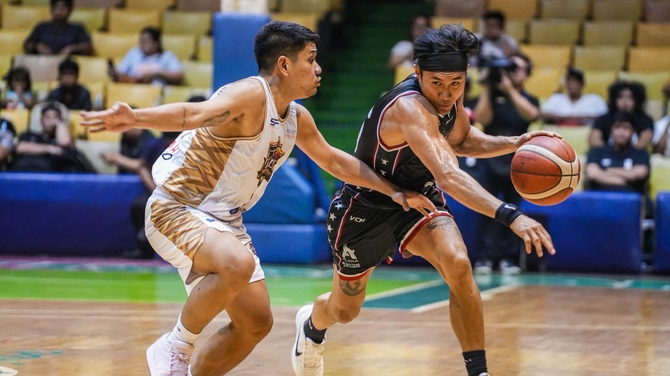Warriors gain share of top spot