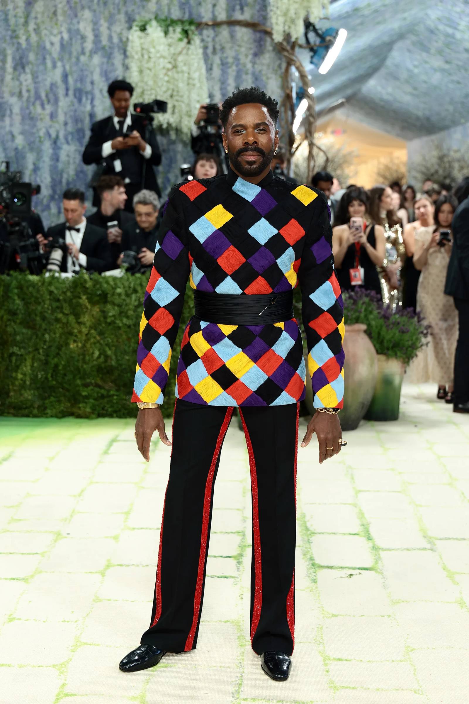 Never one to disappoint on the red carpet, Colman Domingo wears Valentino to the Met Gala 2026, but amps it up with jewelry by Boucheron.