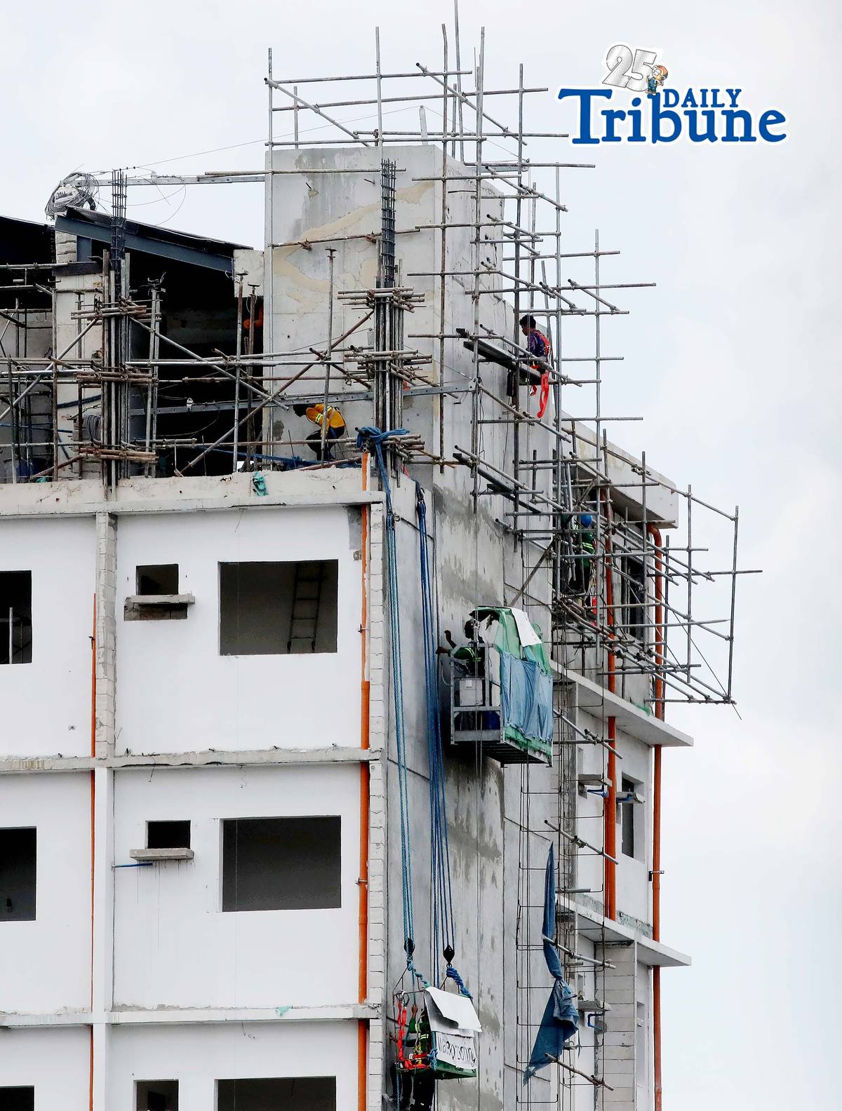 (May 05 2026) Workers at the top of the ongoing construction building in Quezon City. The Philippine Statistics Authority (PSA) is conducting the May 2026 Labor Force Survey (LFS) This nationwide survey gathers data on employment, including construction workers, to formulate policies. Participation helps monitor labor force participation, employment, and unemployment rates. Photo/Analy Labor