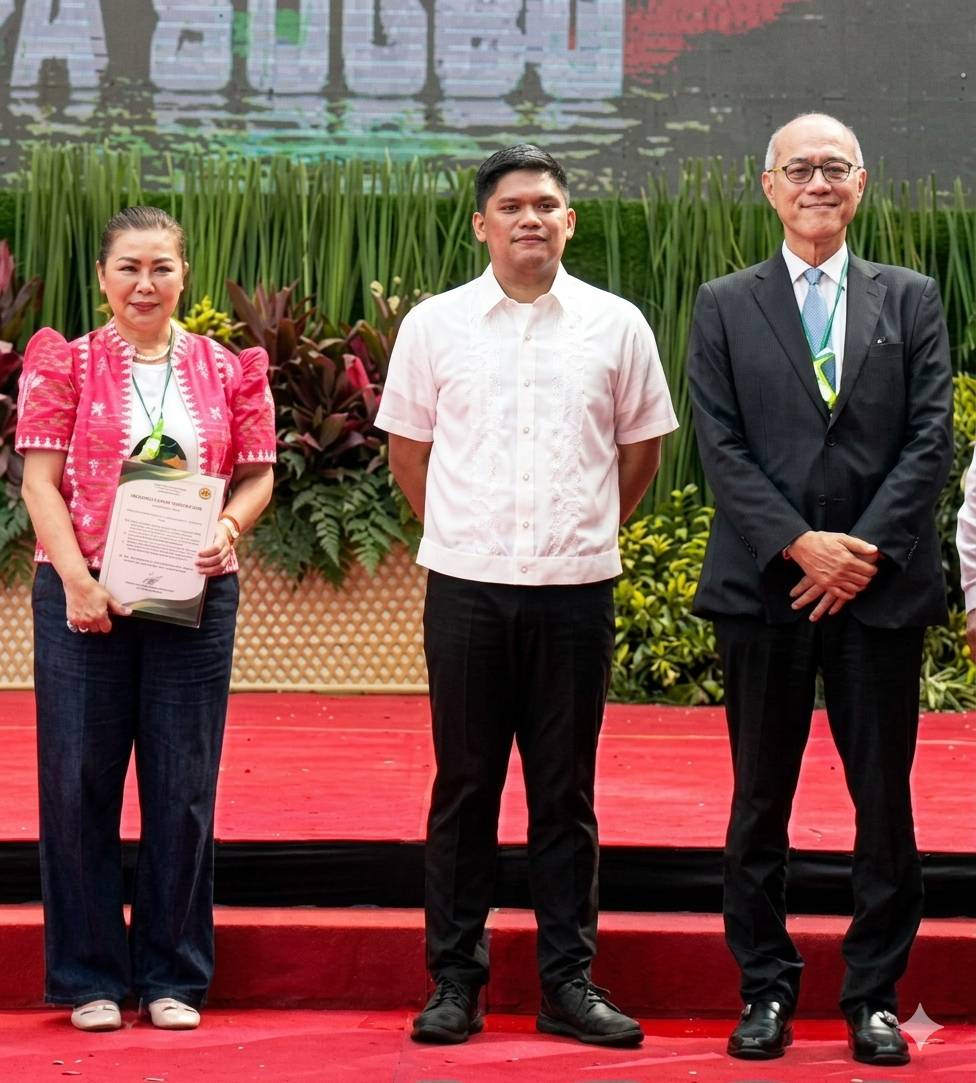 CEBU Governor Pamela Baricuatro, Talisay Mayor Gerald Anthony Gullas Jr. and Japanese Consul Yudai Ueno.