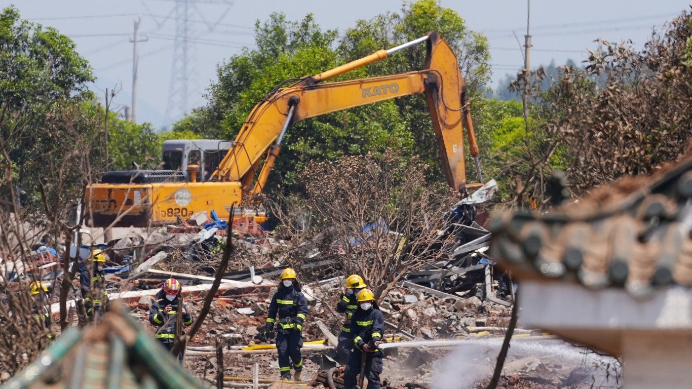 China fireworks factory explosion kills 21