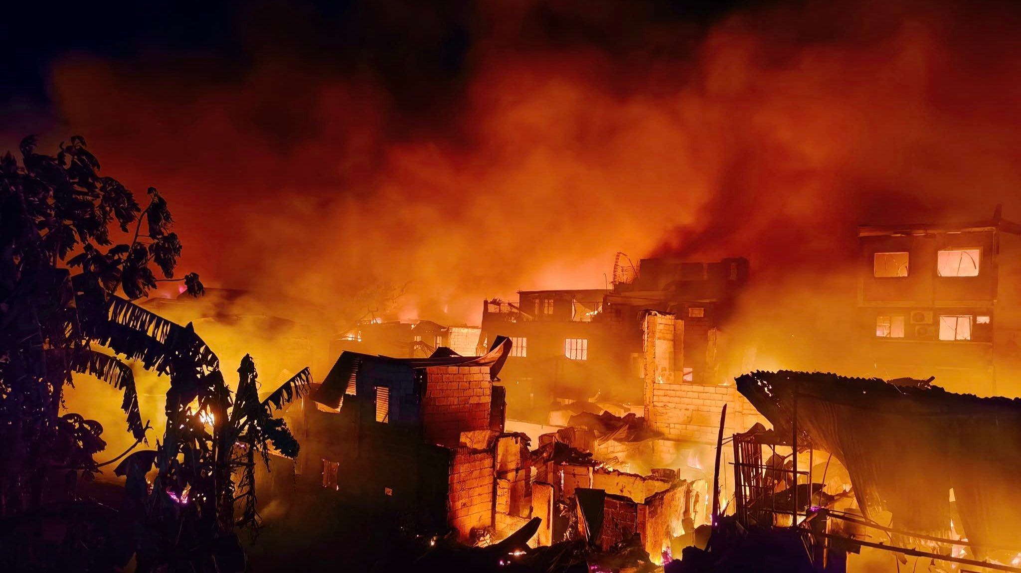 Parañaque fire displaces 1,800; four hurt