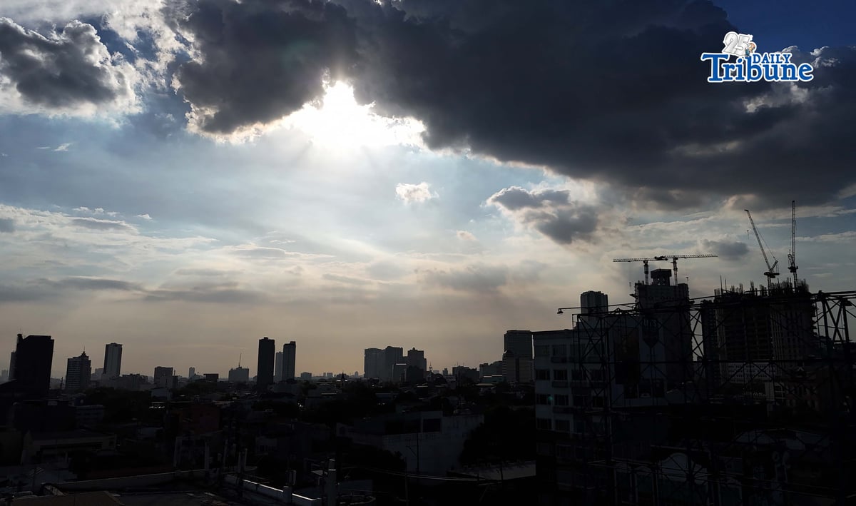 (May 08 2026) Dark clouds seen some parts of Quezon City on Friday May 8 2026, as some area are affected by moderate to heavy rain fall which may persist in the next two hours following a thunder storm advisory by the QCDRRMO and state weather bureau PAGASA around 3:10 PM. Photo/Analy Labor