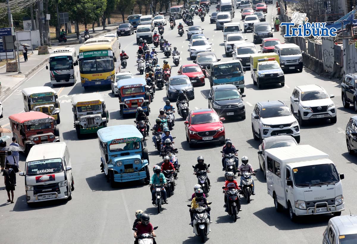 (May 08 2026) Motorcycle plying along Commonwealth Avenue in Quezon City on Friday May 8 2026. The Department of Social Welfare and Development has ordered transport network companies to submit all the names of drivers onboarded in their system. This is related to discrepancies in the list of TNVS drivers and motorcycle taxi riders who are beneficiaries of the fuel subsidy. DSWD Spokesperson Asec. Irene Dumlao assured that the list of drivers who will receive cash relief assistance from the department is clean. But the list of drivers who will be given assistance under the AICS will still come from the LTFRB. Photo/Analy Labor