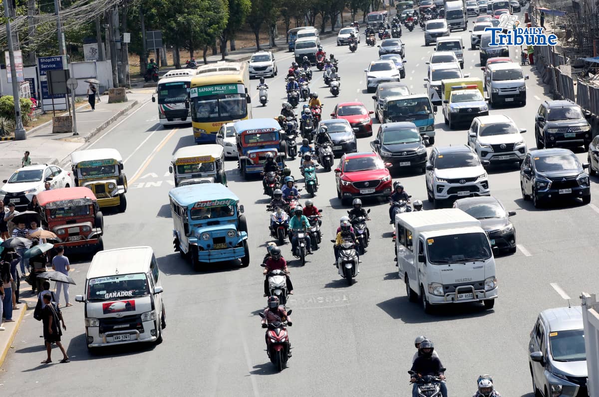 (May 08 2026) Motorcycle plying along Commonwealth Avenue in Quezon City on Friday May 8 2026. The Department of Social Welfare and Development has ordered transport network companies to submit all the names of drivers onboarded in their system. This is related to discrepancies in the list of TNVS drivers and motorcycle taxi riders who are beneficiaries of the fuel subsidy. DSWD Spokesperson Asec. Irene Dumlao assured that the list of drivers who will receive cash relief assistance from the department is clean. But the list of drivers who will be given assistance under the AICS will still come from the LTFRB. Photo/Analy Labor