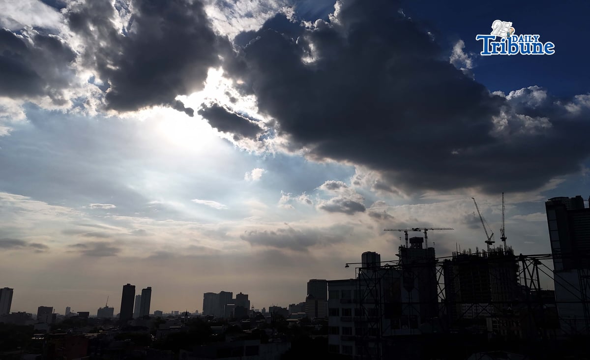 (May 08 2026) Dark clouds seen some parts of Quezon City on Friday May 8 2026, as some area are affected by moderate to heavy rain fall which may persist in the next two hours following a thunder storm advisory by the QCDRRMO and state weather bureau PAGASA around 3:10 PM. Photo/Analy Labor