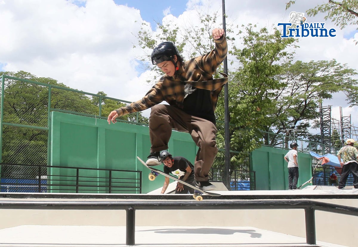 Skate enthusiasts enjoy ramps and obstacles at the newly opened Quezon City Skatepark inside Quezon Memorial Circle on Saturday, 9 May 2026.
The 3,758-square-meter facility is designed for beginners and professional athletes, marking a major investment in youth development, active lifestyles, and inclusive public infrastructure. The project positions Quezon City as a hub for urban sports and outdoor recreation, providing safe spaces for young people to stay active, develop skills, and build community connections.