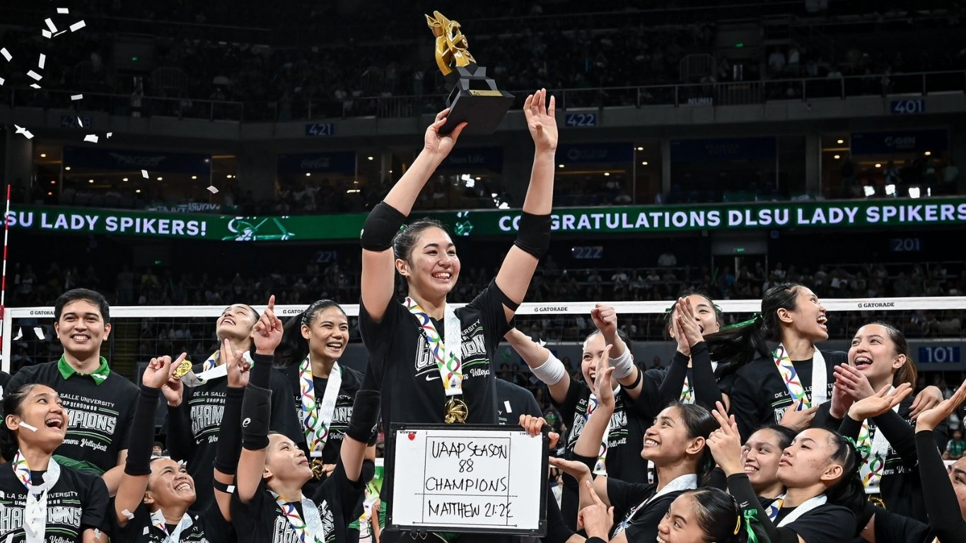 SWEEP 16: La Salle whips NU, completes perfect season