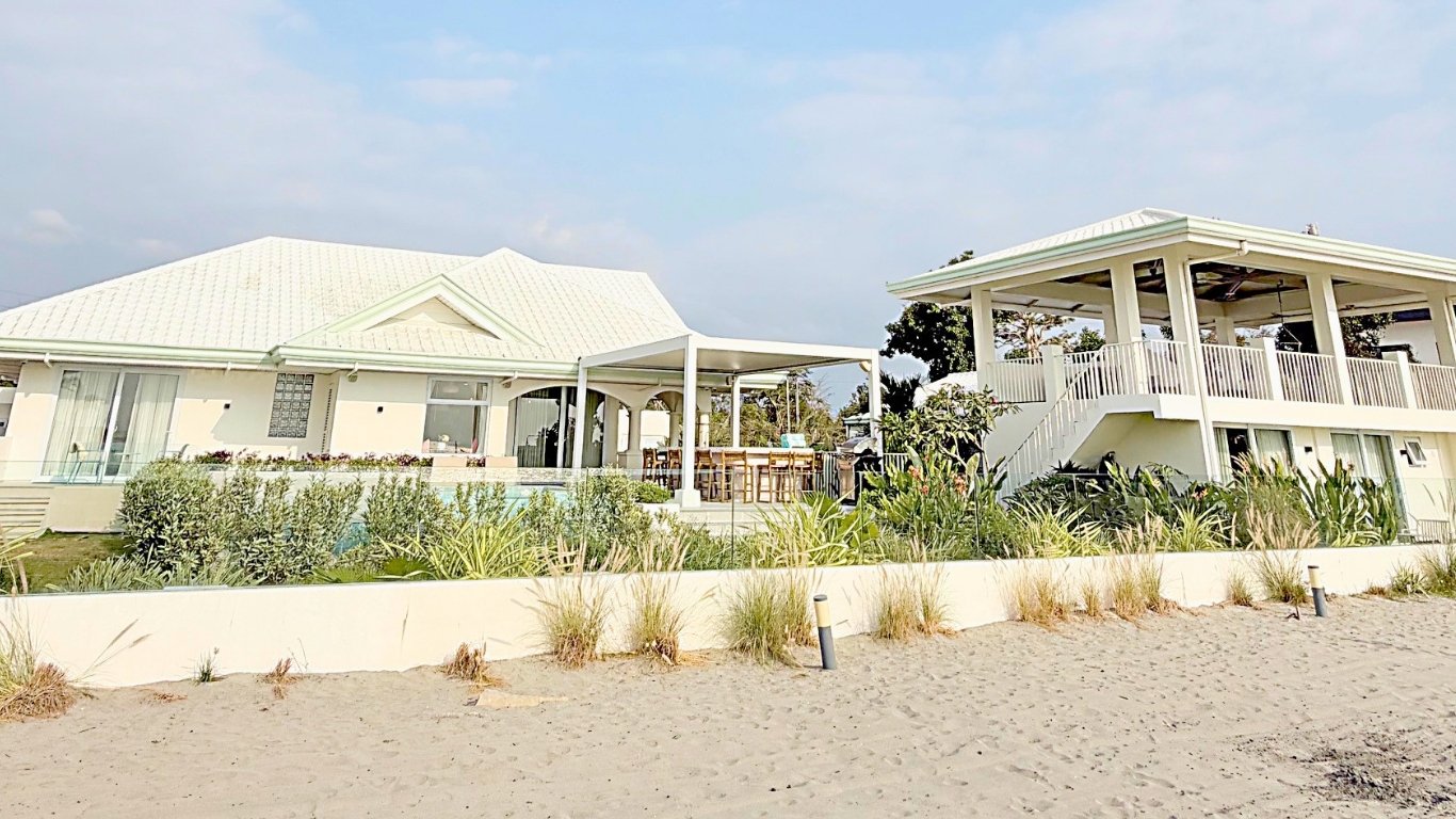 THE QUIET SIDE OF LA UNION
